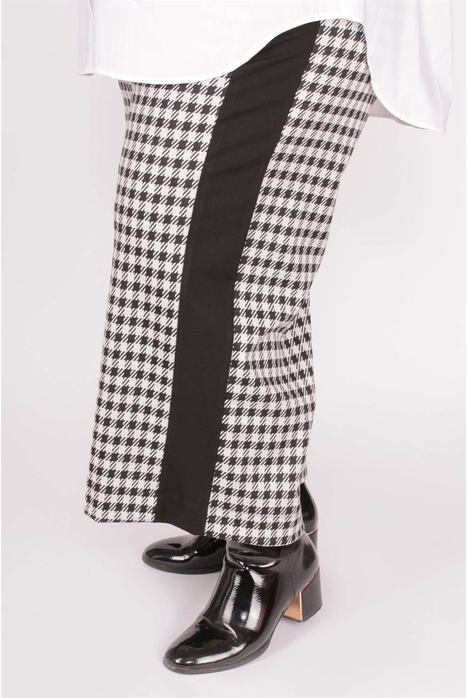 Black / White Mat Pants